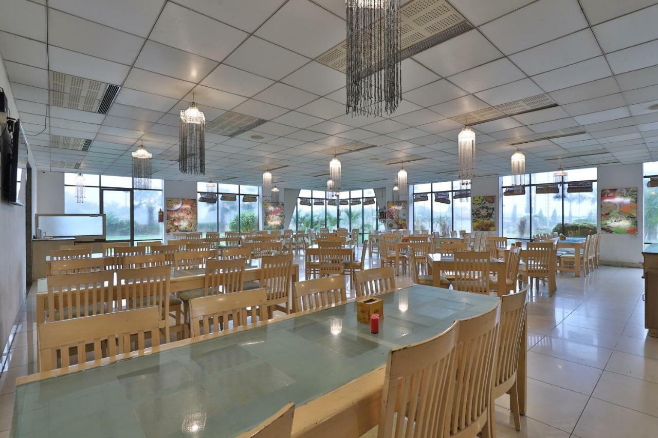 Capital O 47284 Atithi Resort Bharuch 외부 사진
