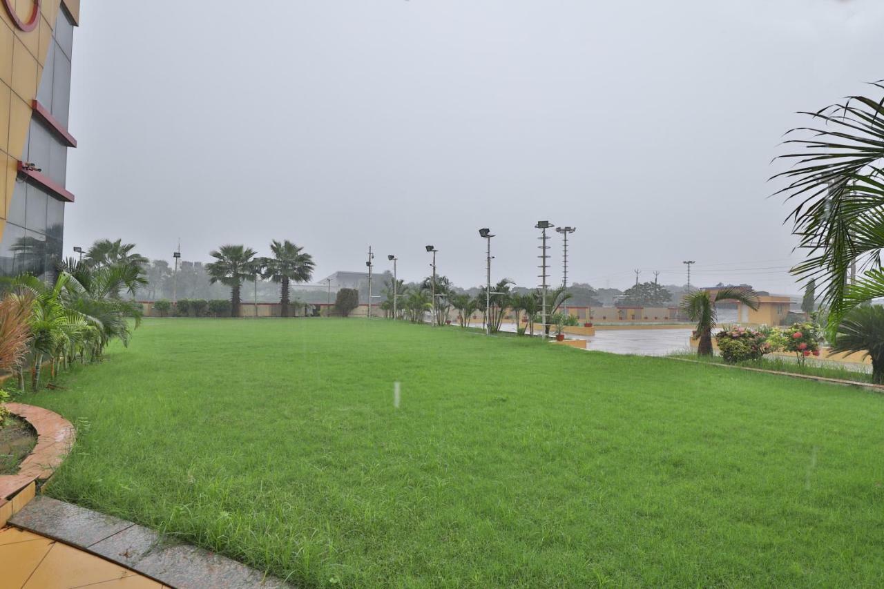 Capital O 47284 Atithi Resort Bharuch 외부 사진