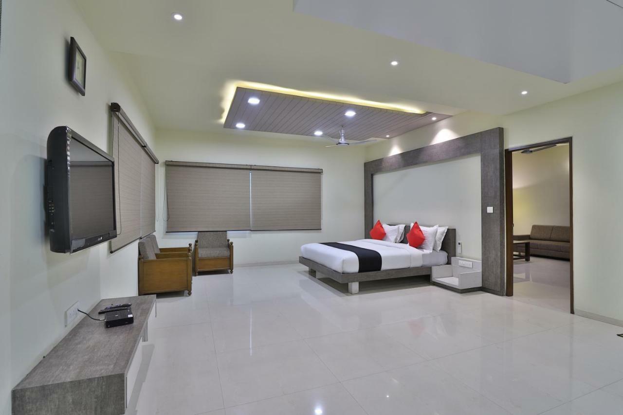 Capital O 47284 Atithi Resort Bharuch 외부 사진