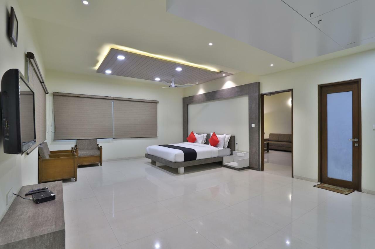 Capital O 47284 Atithi Resort Bharuch 외부 사진