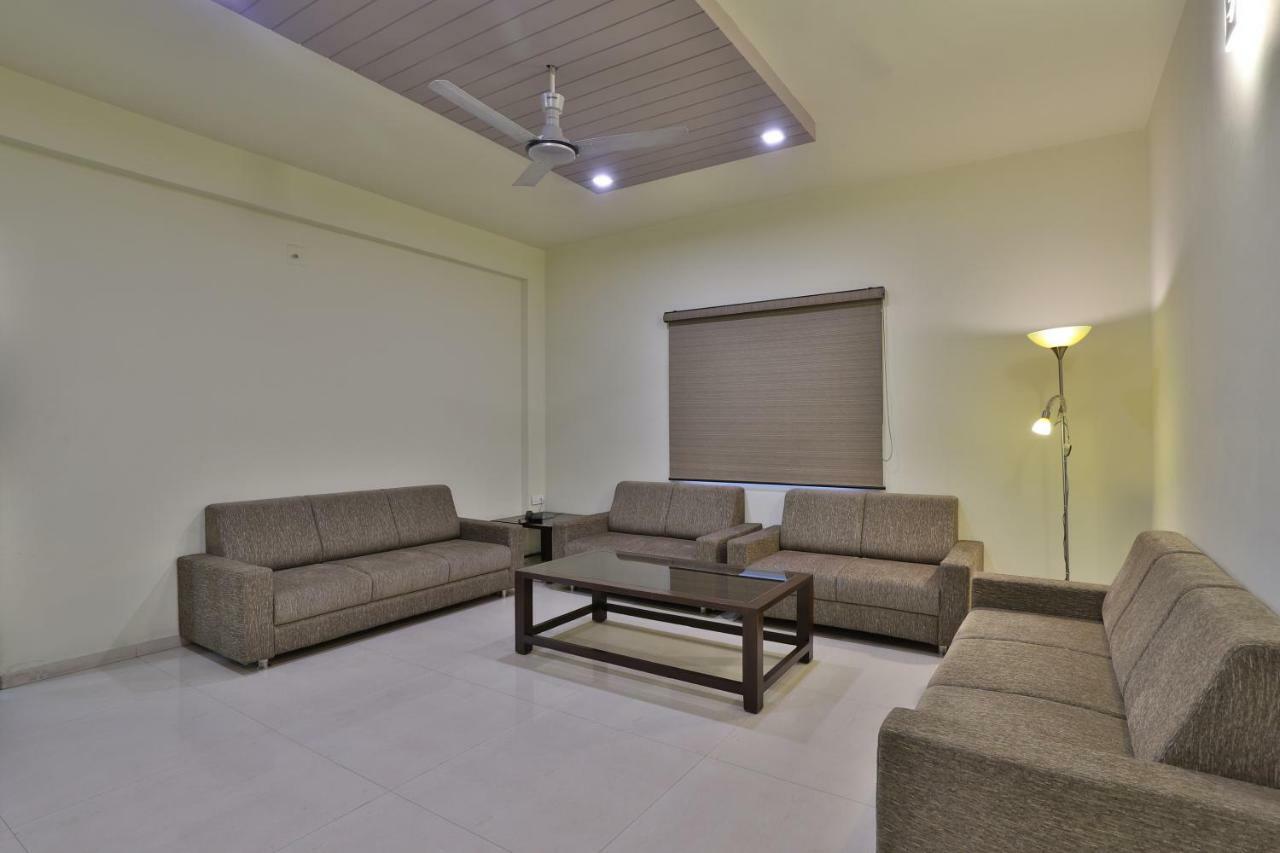 Capital O 47284 Atithi Resort Bharuch 외부 사진